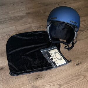 Oakley Mod 1 MIPS Matte Blue Helmet with Black Storage Bag